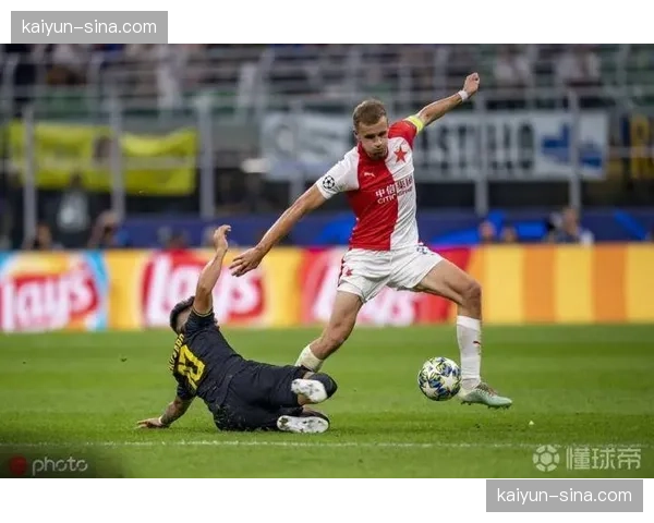 西汉姆联绍切克门前抢点破曼联 捷克中场成保级战关键先生